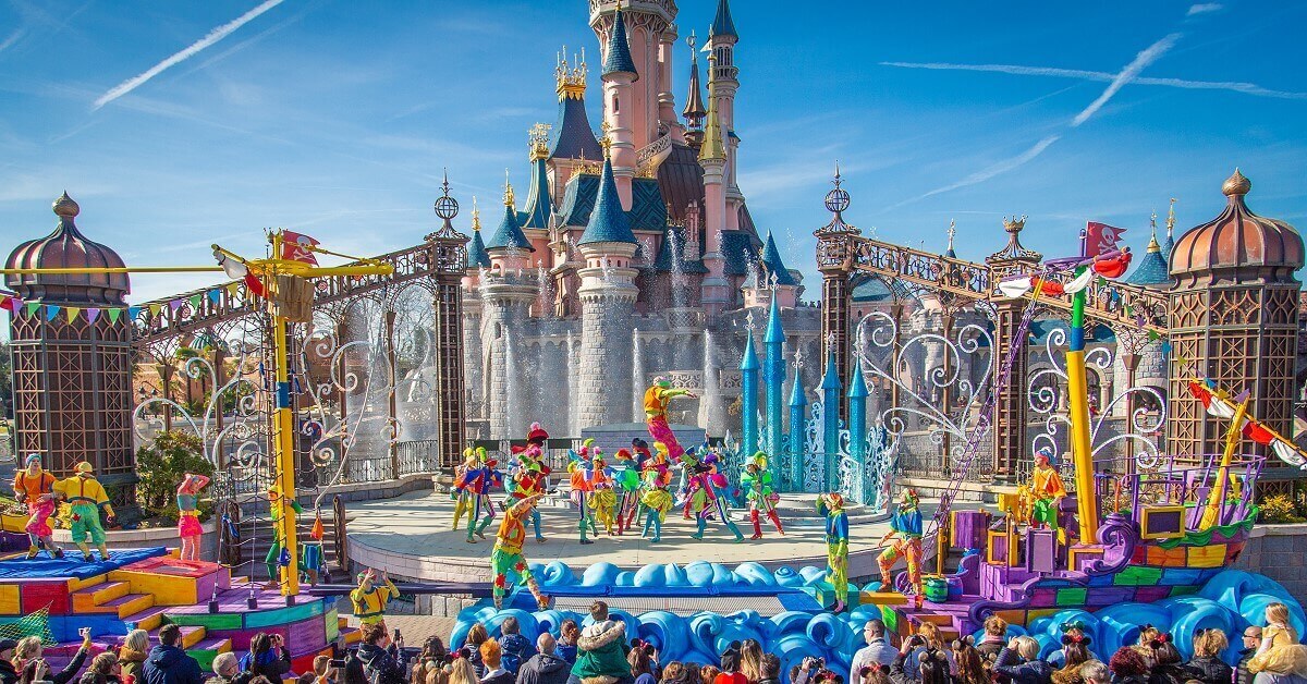 Pirate or Princess - Make your choice Minnie Mouse and the pirates on the Castle Stage during the show Pirate or Princess - Make your choice