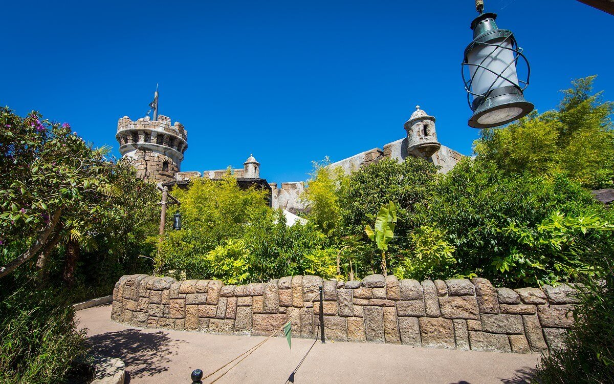 Outer waiting area View of a pathway surrounded by tropical plants in the outer waiting area of Pirates of the Caribbean.