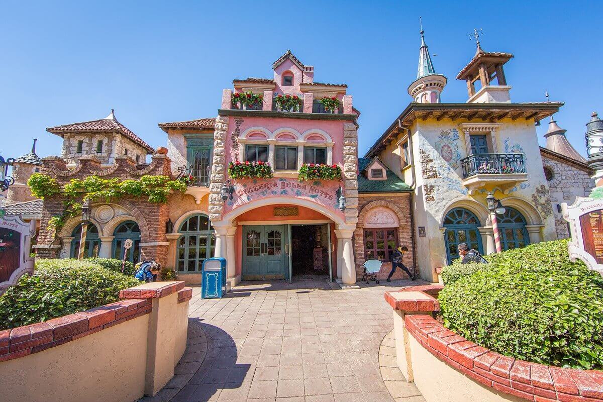 Building of the Pizzeria Bella Notte Exterior view of the Pizzeria Bella Notte in Fantasyland