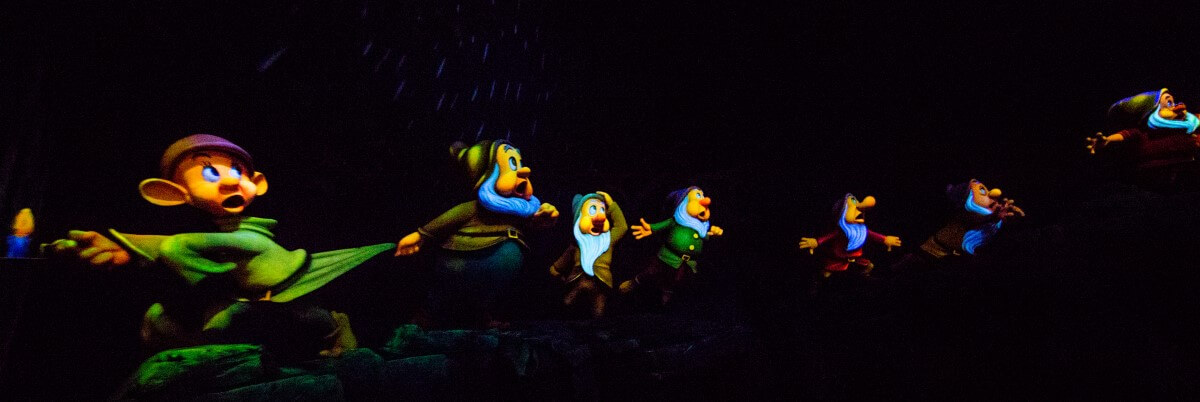 Panorama of the seven dwarfs the seven dwarfs stand behind each other, form a chain and hold on to each other