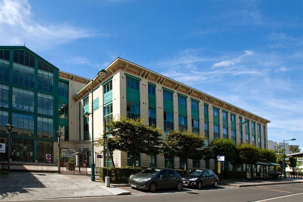 Sejours et Affaires Hotel The building of the Sejours et Affaires Hotel in Val d'Europe