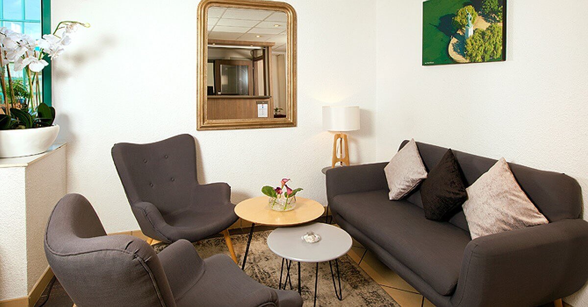 Lounge Lounge with sitting area at Hotel Sejours et Affaires