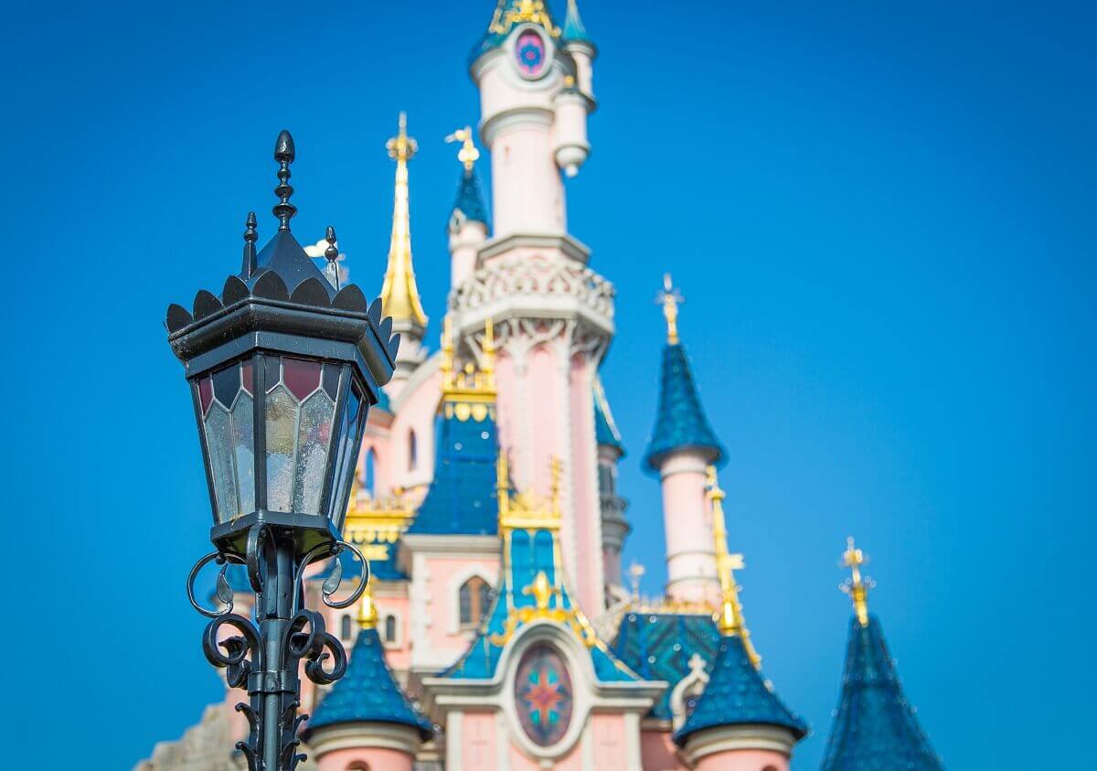 Lantern in front of the castle a lantern at the Central Plaza can be seen in front of the gold decorated towers of Sleeping Beauty Castle