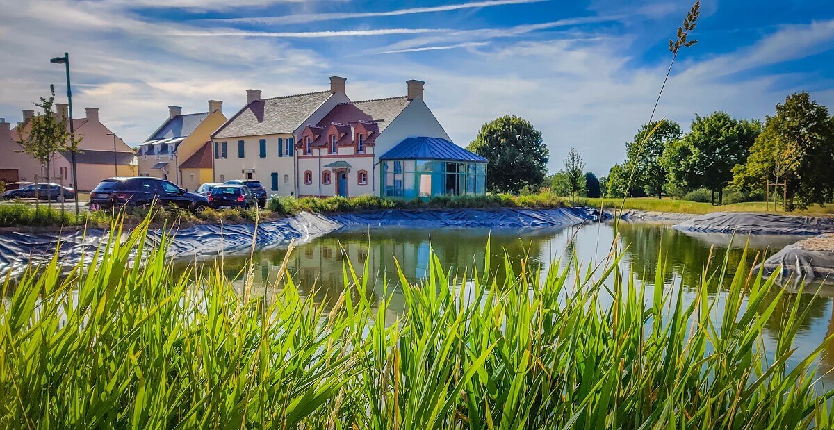 Staycity Hotel View of the lake at the Staycity Hotel in Marne le Vallee