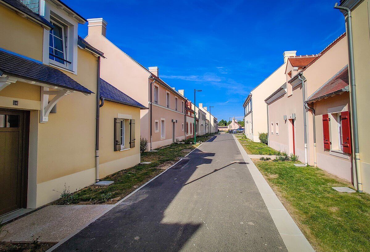 Alley Alley between the cottages