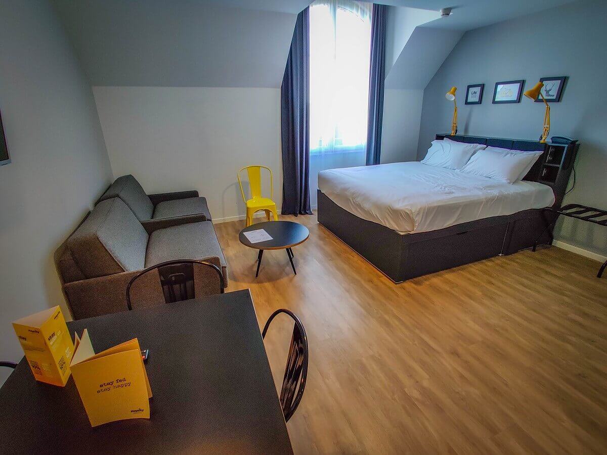 Room for four persons Hotel room with king size bed and sofa bed at Staycity