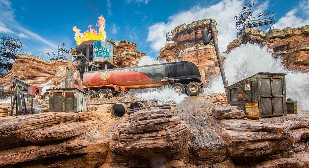 Masses of water rush into the valley Masses of water rush into the valley and extinguish the fires