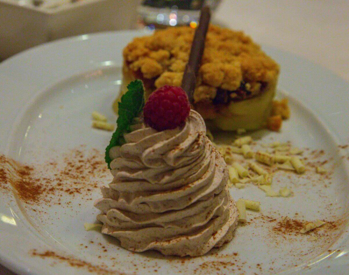 Dessert duo with crumble cake and light chocolate mousse Dessert duo with crumble cake and light chocolate mousse