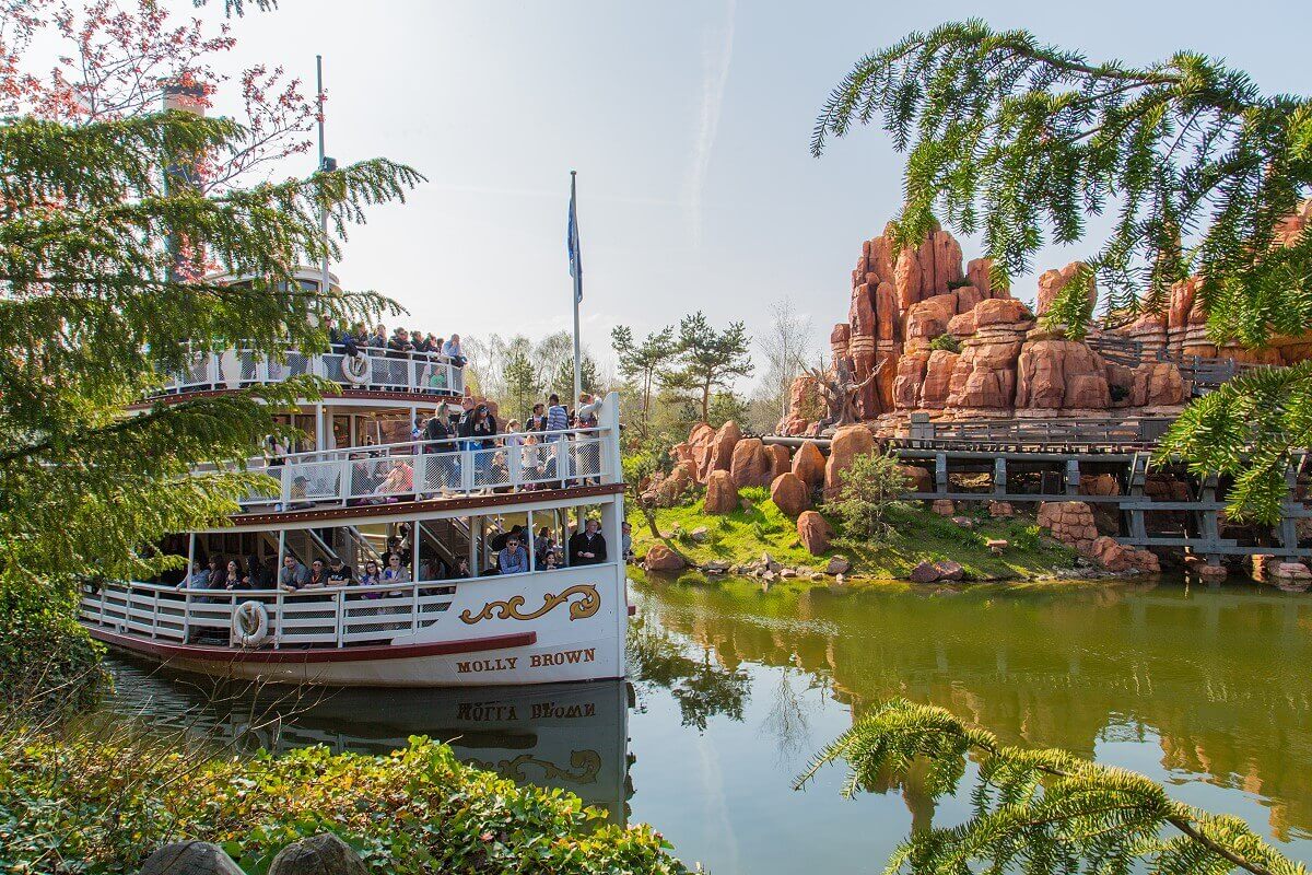 Molly Brown on the Rivers of the Far West The Molly Brown rounds the Rivers of the Far West