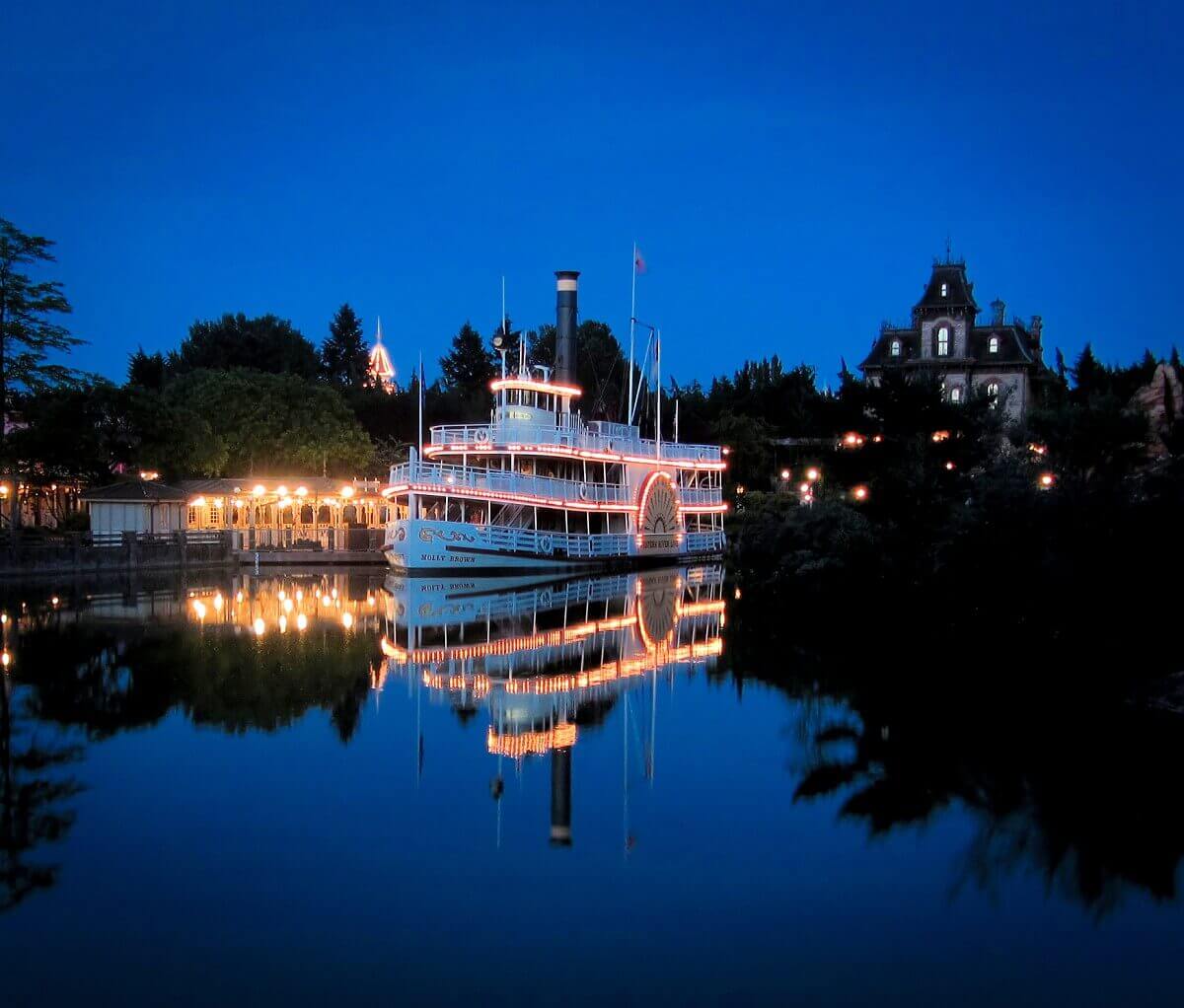 Molly Brown and Phantom Manor at night The Steamboat lights up at night, behind it you can see Phantom Manor