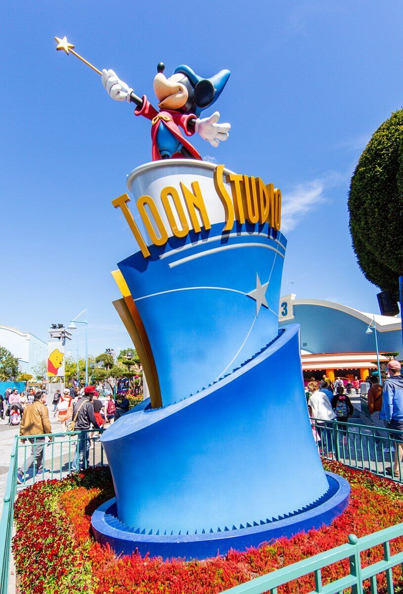 Mickey Mouse Statue Mickey Mouse as the sorcerer's apprentice welcomes the guests of Toon Studios