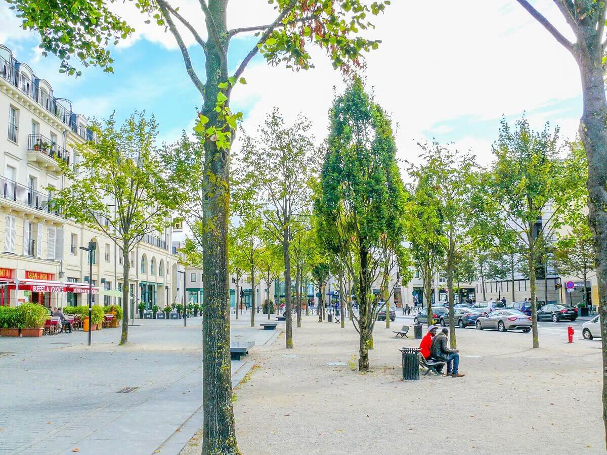 Place d'Ariane Place d'Ariane, in the background the shopping centre Val d'Europe