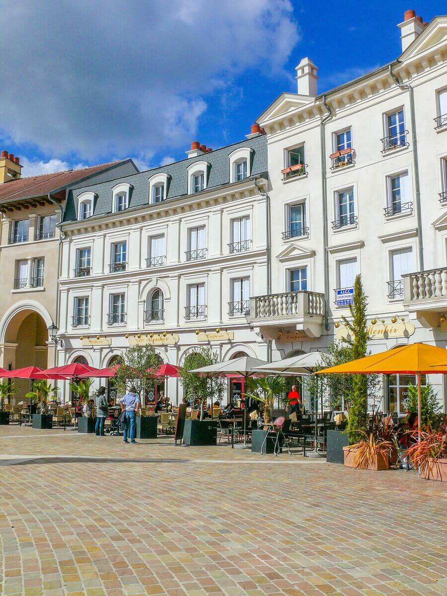 Historicising facades in Italian style Historicising facades in Italian style