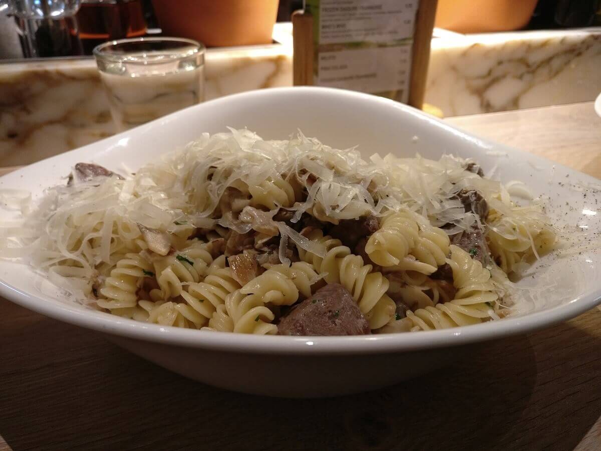 Pasta with mushrooms, beef and cheese Pasta with mushrooms, beef and cheese