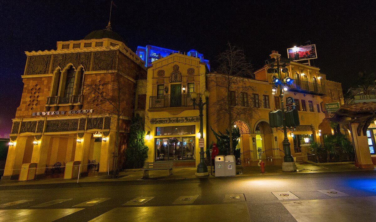 Night buildings on Hollywood Boulevard The facades of Beverly Court, Gower Books & Music and La Terrasse on Hollywood Boulevard by night