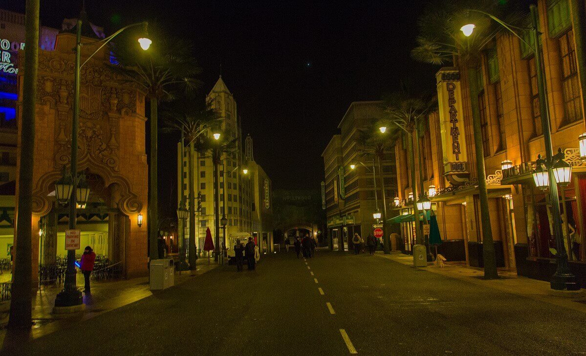 Hollywood Boulevard at night Evening atmosphere at Hollywood Boulevard with view to the former entrance of the Studio Tram Tour