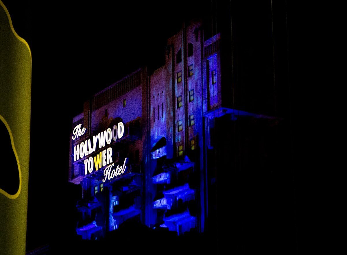 Upper part of the Tower of Terror at night Nightly illumination at the upper part of the Tower of Terror, seen from the Parachute Drop
