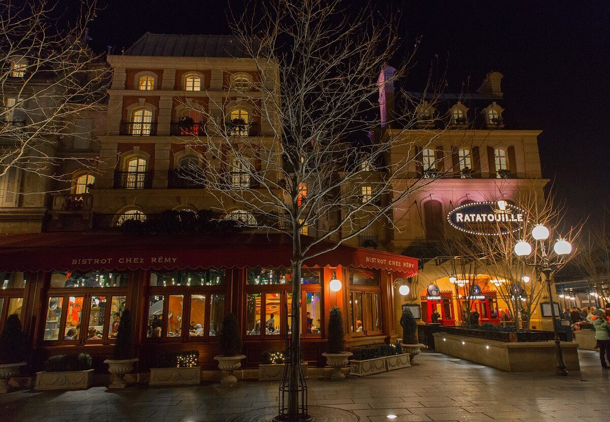 Place de Remy by night The Place de Remy is beautifully illuminated: View of Bistrot Chez Remy and the attraction Ratatouille