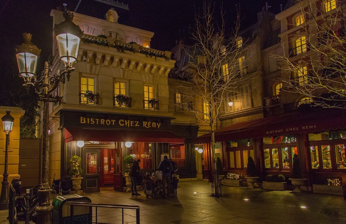 Entrance of the Bistrot Chez Remy Entrance of the Bistrot Chez Remy - wonderfully illuminated in the evening