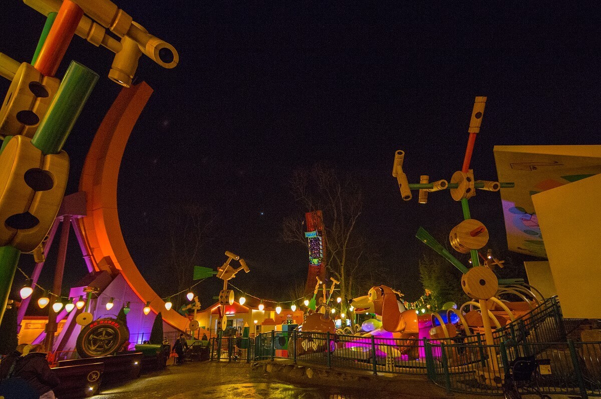 RC Racer in the dark The RC Racer in the dark - RC Car Turbo has just reached its highest point