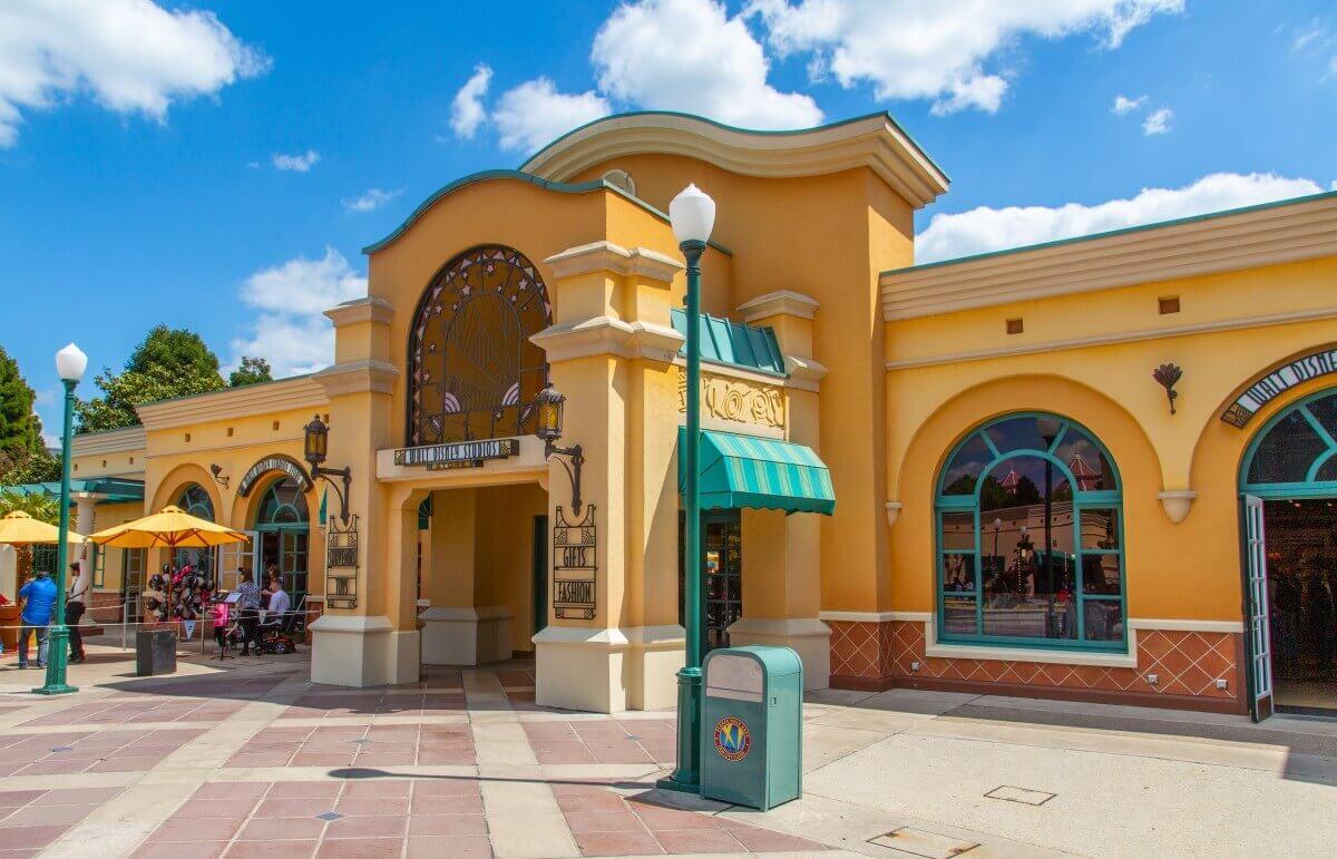 Entrance to the Walt Disney Studios Store Entrance to the Walt Disney Studios Store at the Front Lot