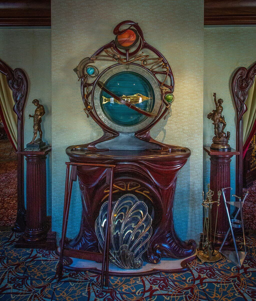 Sideboard in Discoveryland room Sideboard in the room of the restaurant dedicated to Discoveryland. The upper part is surrounded by planets and in the middle there is a model of the Nautilus