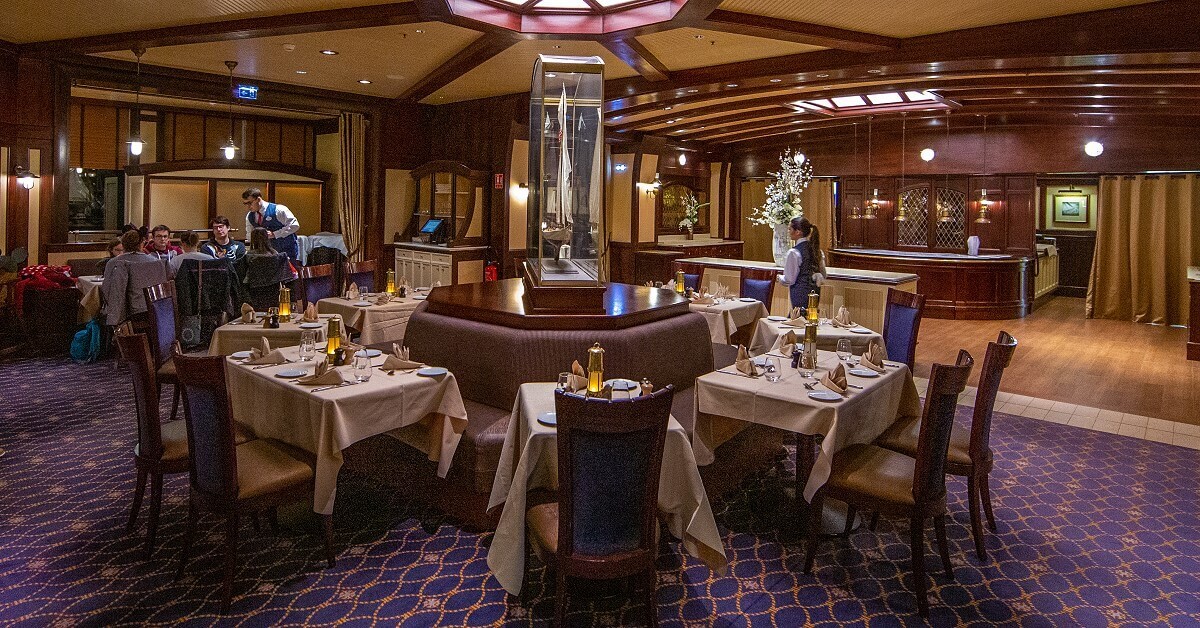 Yacht Club at Newport Bay Club Yacht Club dining room